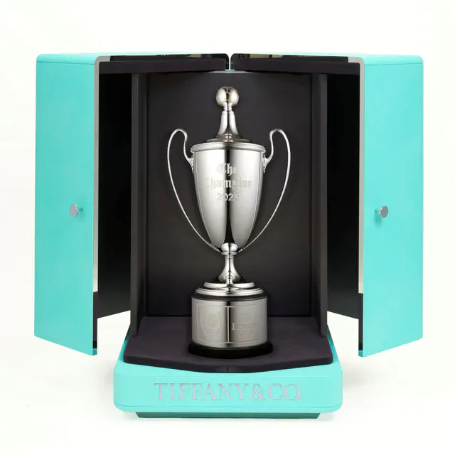 ティファニー 伝統の「Jリーグ YBCルヴァンカップ」優勝トロフィーを今年も制作、サンフレッチェ広島の栄光を照らす