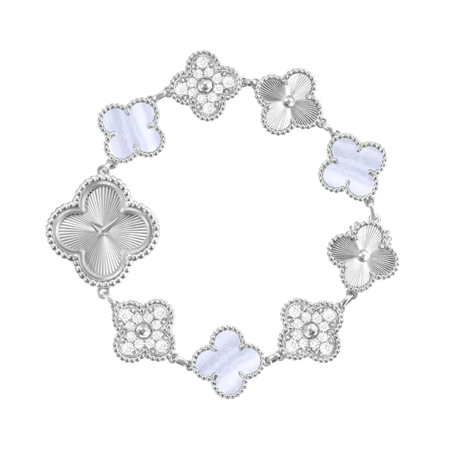 ヴァン クリーフ＆アーペル アルハンブラの新作が描く、幸運のクローバーに込められた永遠の願い