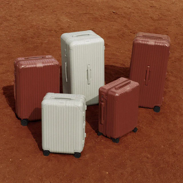 リモワ RIMOWA が彩る新たな旅の感性、エッセンシャルを飾る限定色「テラコッタ」と「クレイ」の魅力
