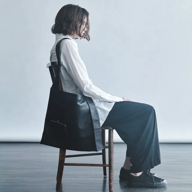 ヨウジヤマモト discord Yohji Yamamoto が示す2025-26年秋冬の造形美、TULIPSとINFINITEとCLASPが拓くモードの静かな変化
