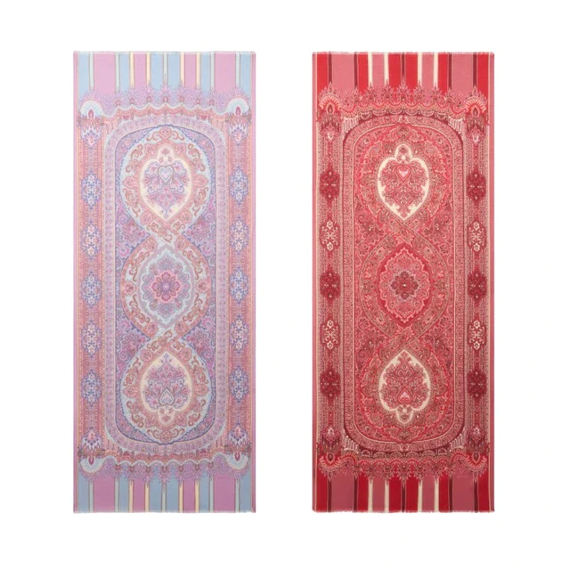 エトロから2025年クリスマスショール登場、ペイズリーとストライプが導く華やかなホリデーアクセサリー