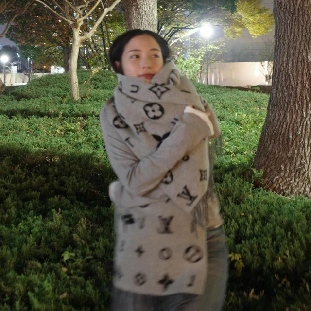 ルイ・ヴィトン 広瀬すずが纏う、冬の「日常ラグジュアリー」マフラーで格上げするカジュアルコーデ術