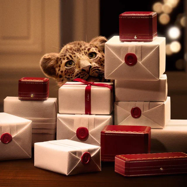 カルティエ銀座でホリデーポップアップ「アート オブ ギフティング」開催、ベビーパンテールとツリーが彩るイベント