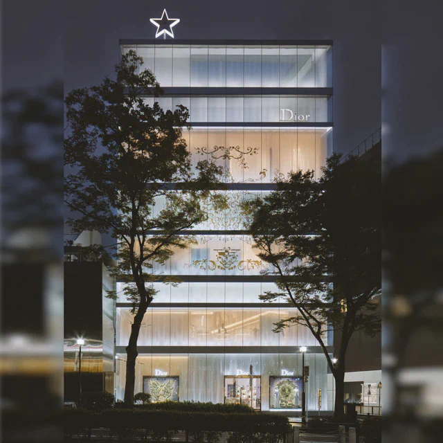 ディオール 表参道とハウス オブ ディオール ギンザをはじめ、世界中のホリデーデコレーション