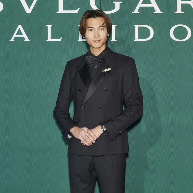 ブルガリ「ブルガリ カレイドス 色彩・文化・技巧」展を彩るガラ ディナー、俳優 #庄司浩平 がまとうセルペンティとオクト