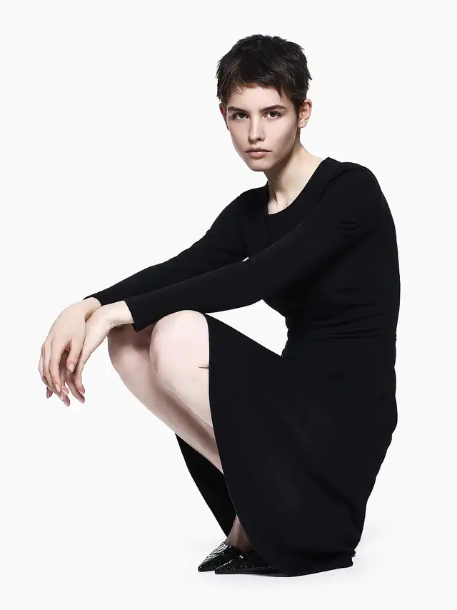 伊勢丹新宿店本館4階に新生ジョルジオ アルマーニ ウィメンズ、記念のブラックドレスが先行で登場