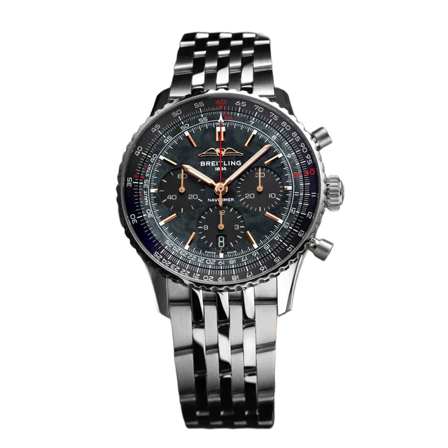 ブライトリングの日本限定ナビタイマー、オールブラック仕様とブラック マザーオブパールダイヤルが描く夜空の表情