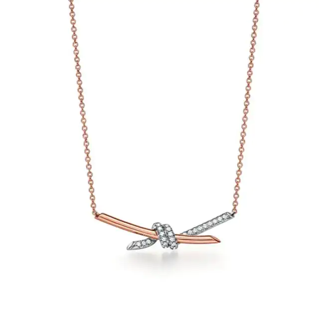 ティファニー ノットの新作ジュエリー、ホリデーシーズンを彩る銀座先行発売と「Love is a Gift」の物語