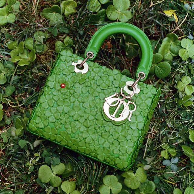 ディオール「レディ ディオール クローバー」、卓越したサヴォワールフェールと幸運モチーフで進化するウィメンズバッグコレクション