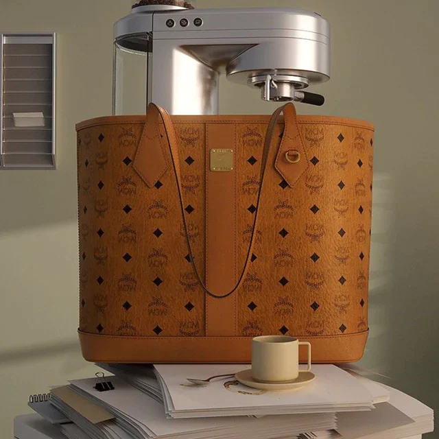 MCM「Liz ショッパーバッグ」リニューアル、収納力とミニマルな佇まいが光る2-in-1バッグ