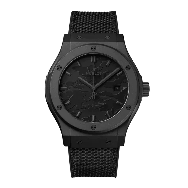 ウブロ × ヨウジヤマモト 黒の美学を重ねた「クラシック・フュージョン ヨウジヤマモト オールブラック カモ」を発表