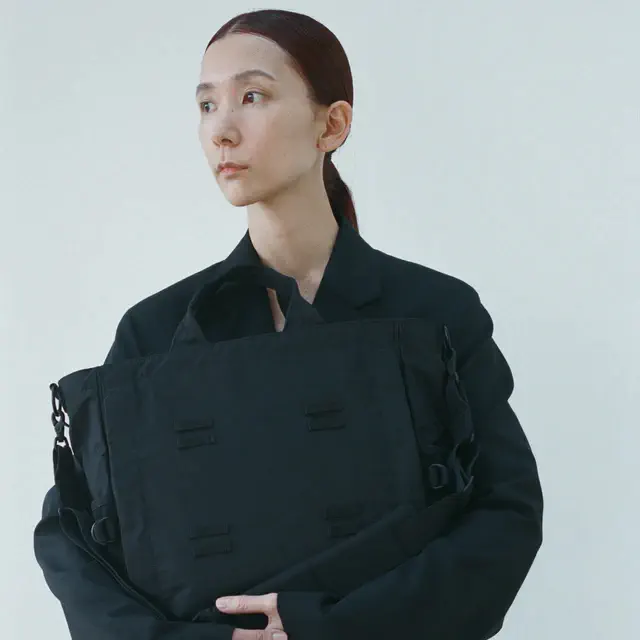吉田カバン PORTERの新作「MONOCHROME」、国内外の厳選ショップで展開される多機能ワントーンバッグコレクション