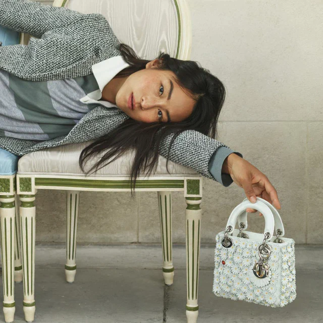 ディオール グレタ・リー が語るレディとは、ディオールのアイコンバッグと2026年春夏コレクションで描く女性像