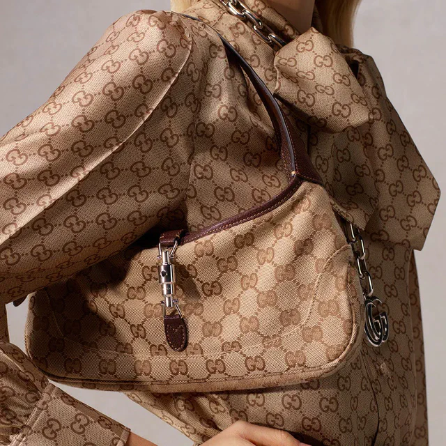 グッチ 新広告キャンペーン「Gucci: La Famiglia」、デムナが描く新時代のワードローブと家族という絆