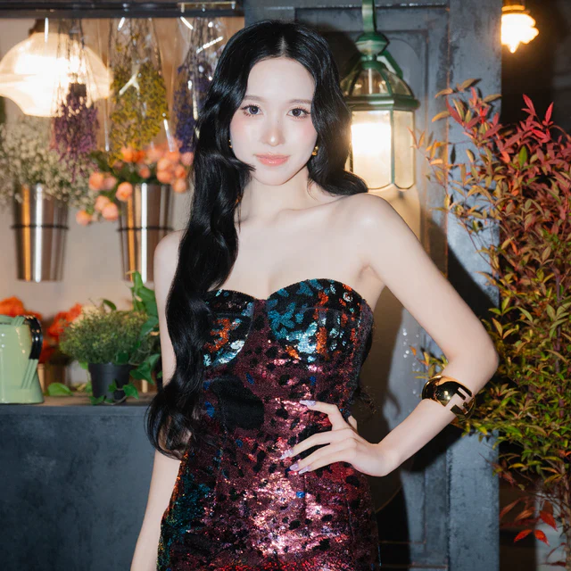 フェンディ MINAがMISAMOの新曲「Confetti」のミュージックビデオで着用 するカスタムドレスの魅力