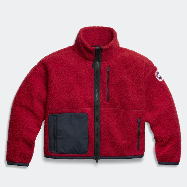 カナダグース 2026年ルナニューイヤーコレクション、馬のモチーフとカーマインレッドで表現するマット・マコーミックのアート