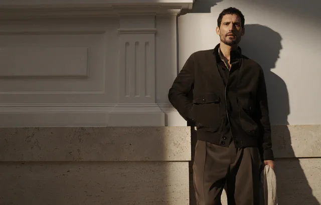 ブリオーニ2026年春夏、Sam Webbとローマの夕景が映すエフォートレスなテーラリングの物語