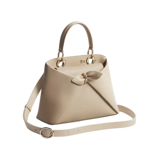 ディオールの新キャンペーン、グレタ・リー出演の2026年春夏映像と「ディオール シガール」バッグの魅力