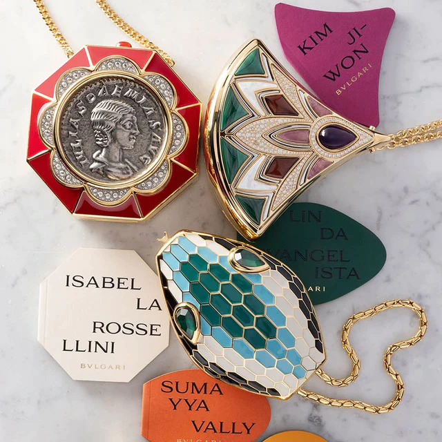 ブルガリ アイコンズ ミノディエール、ジュエリー発想のバッグとミニチュアブックで紡ぐ文化継承コレクション
