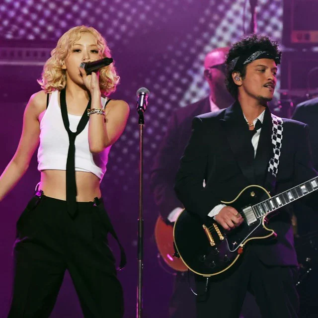 ティファニーを纏うBLACKPINKのロゼとブルーノ・マーズ、第68回グラミー賞のステージスタイル