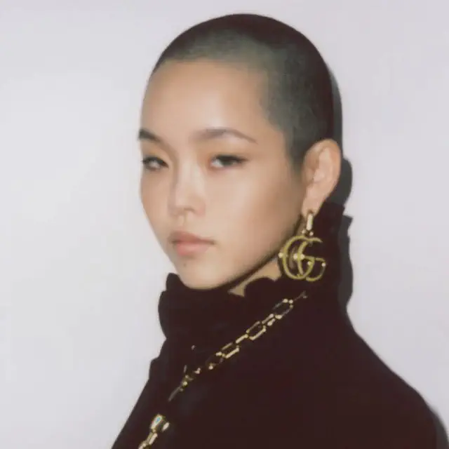 グッチ XGのCOCONAをアンバサダーに起用、進化し続けるメゾンとZ世代アーティストの共鳴