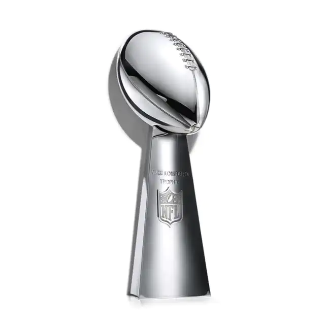 ティファニー製ヴィンス・ロンバルディ・トロフィー、第60回スーパーボウルでシアトル・シーホークス優勝を祝福する
