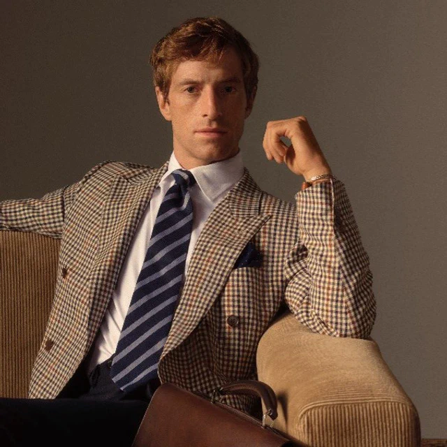 ダンヒル 2026年春夏、ミッドナイトネイビーのイブニングと「アルフレッド」レザーが導く現代紳士の装い