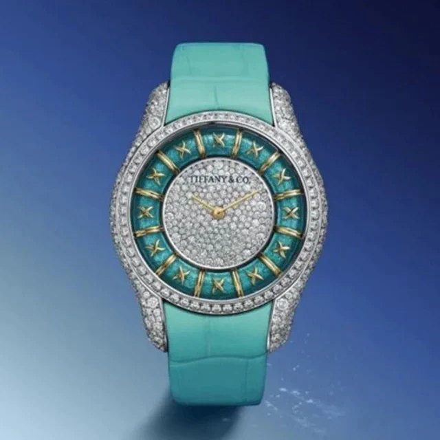 ティファニーのパイヨン エナメル ウォッチ、シュランバージェのバングルを受け継ぐ芸術的タイムピース