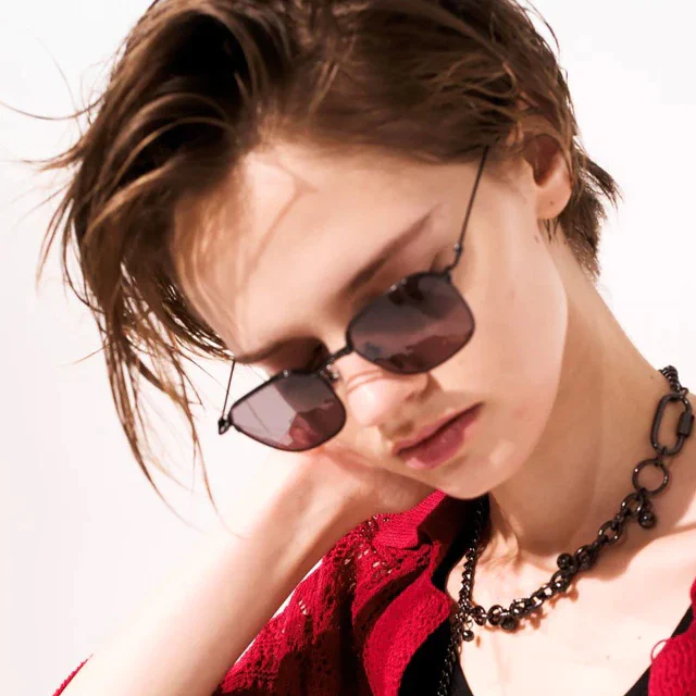 ヨウジヤマモト Y's、 ジェンダーレスなサングラス3型を日本限定でリリース