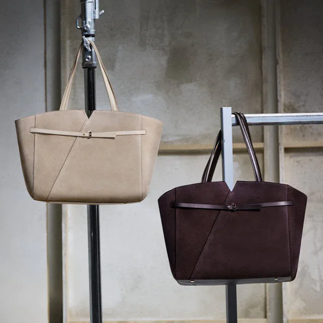 BOSSの新作「リヴァース バッグ」、テーラード発想で日常をアップデートする24時間バッグ