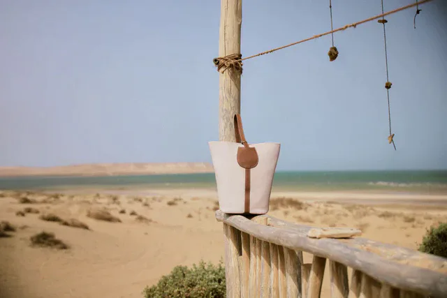 ロンシャンの新コレクション「ローング」、レザーバッグとかごバッグで描くパリと海辺の一日