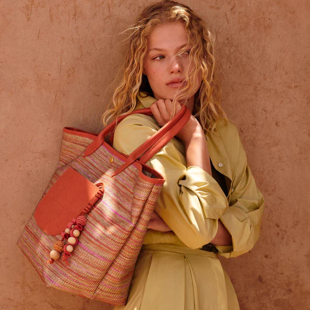 ロンシャン「ローング」とレインボーかごバッグ、太陽と波をまとうサマーアクセサリー案内