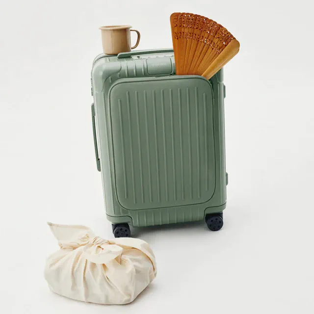 リモワ Essential Sleeveに新色ユーカリプタス登場、静かなパステルグリーンが旅スタイルを更新するシーズナルカラー