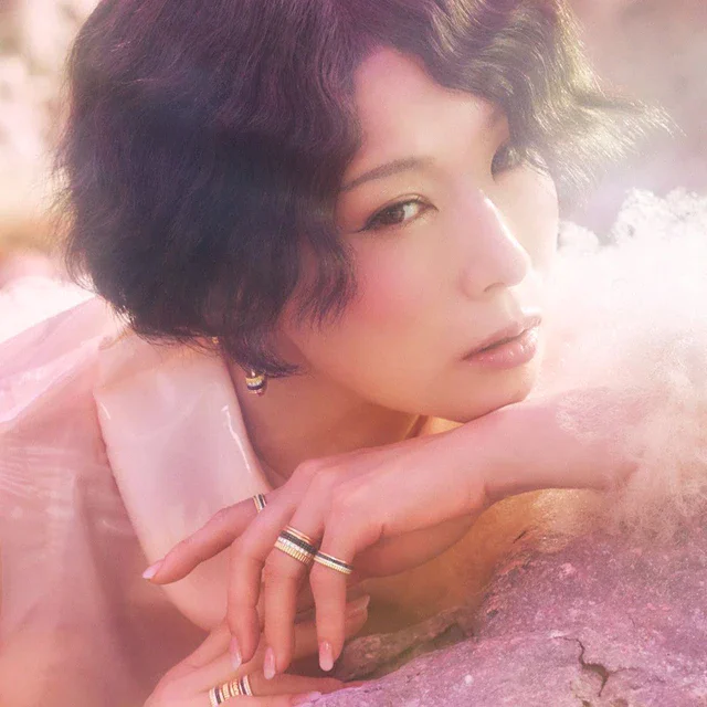 ブシュロン アーティスト椎名林檎の新曲ミュージックビデオで放つ圧倒的な存在感とキャトルが描き出す多面的な美のストーリー