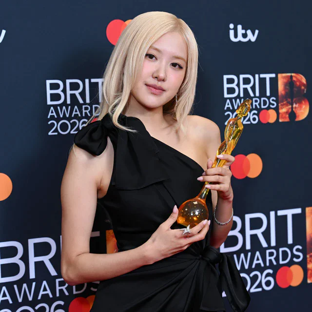 ティファニーの輝きを纏う BLACKPINK のロゼが、ブリット・アワード2026に登場