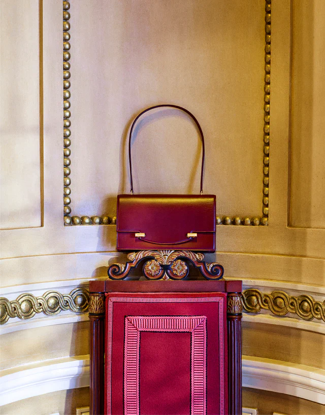 アダム リペスが描く新章、職人技とモダンが共鳴する、珠玉のハンドバッグラインを徹底解説