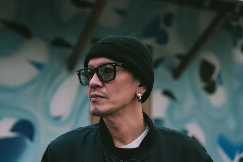 アーティストMHAKと祝うレイバンストア 渋谷、ライブペインティングが彩る特別な幕開け