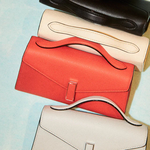 ヴァレクストラ AW26コレクションの新作バッグが示す、洗練された日常のステートメント