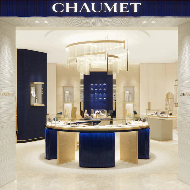 ショーメ 阪急うめだ本店にパリの気高き精神を宿す最新ブティックが誕生、サファイアブルーが導く至高のジュエリー体験