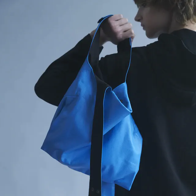 ヨウジヤマモト discord Yohji Yamamoto、名品バッグINFINITEの新色が3月20日より登場