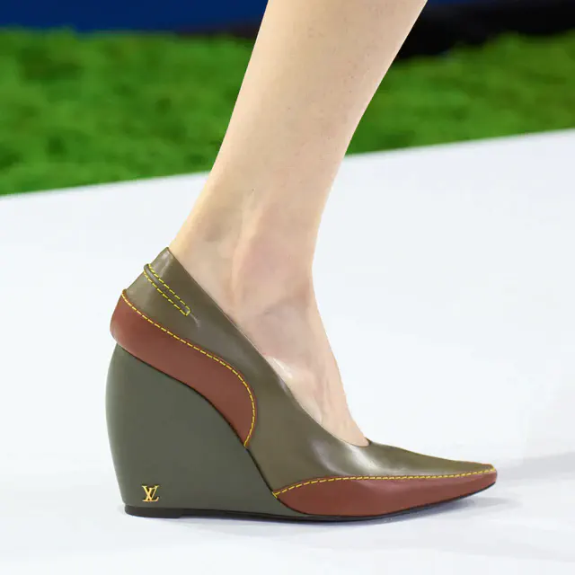 ルイ・ヴィトン ニコラ・ジェスキエールの新境地、2026秋冬コレクションが描くスーパーネイチャーな足元