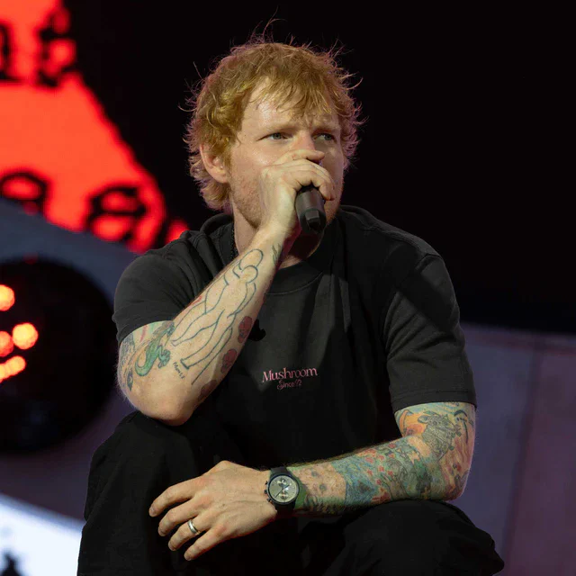 エド・シーランがメルボルンの夜を圧倒、ステージを支えた IWC の限定新作ポルトギーゼ・クロノグラフ・セラタニウム