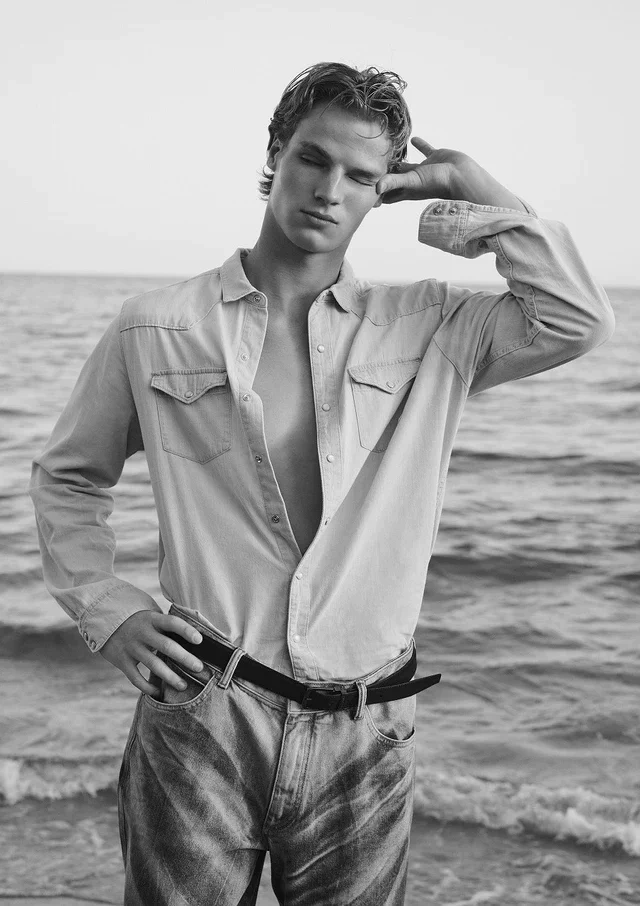 エンポリオ アルマーニのDNAを纏う贅沢、ヘリテージを再解釈したデニムが導く都会的なエレガンス