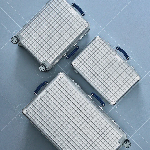 リモワ 限定コレクション「Classic Aluminium Grid」、グリッドパターンのプレス加工による新たな表情