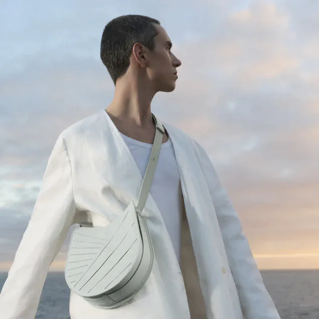 カミーユ・フォルネが解釈する日本、北斎の波や着物の美意識を投影したカプセルコレクションの誘惑