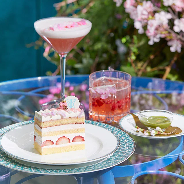 ティファニー ブルー ボックス カフェにて、銀座の空に舞う桜と庄司夏子シェフが描く期間限定の口福