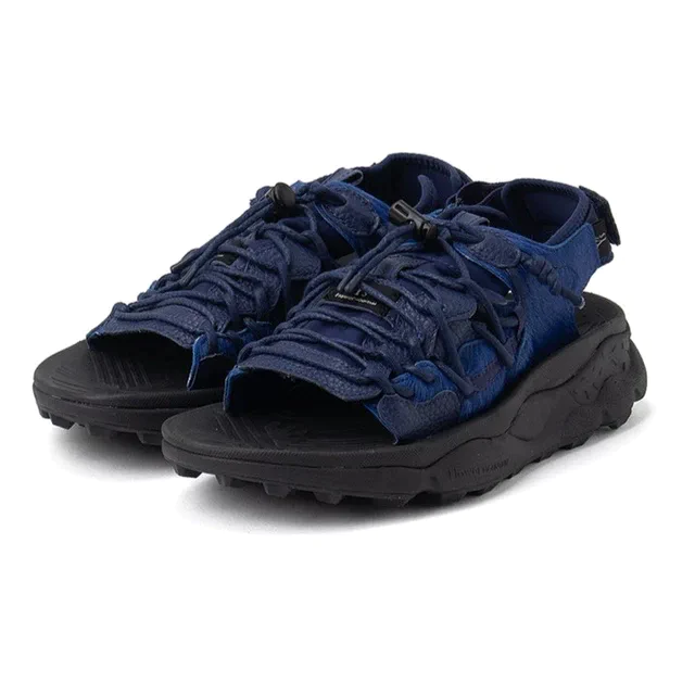 ヨウジヤマモト Y'sとFlower MOUNTAIN、静謐な色彩を纏うコラボフットウェアが登場