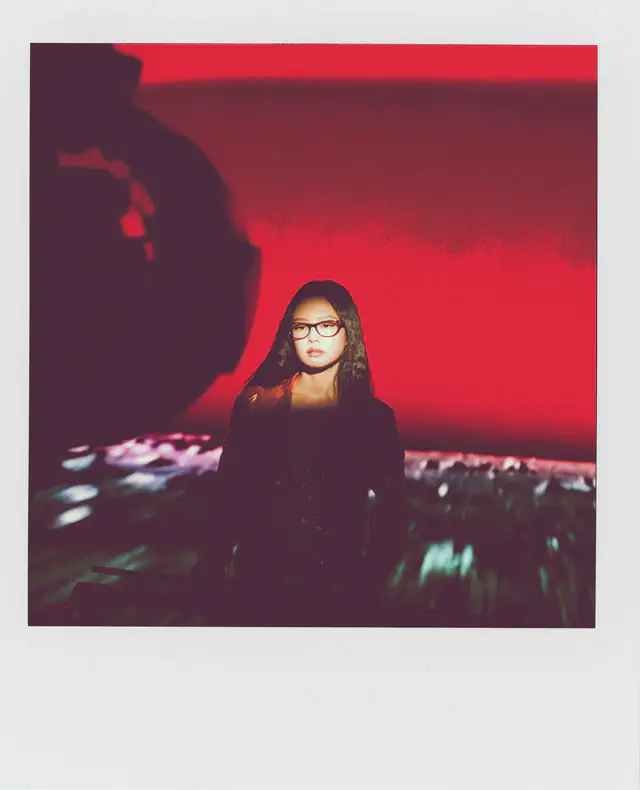 レイバンが描くモダン・ヴィンテージの真髄、ジェニーと共に踏み出す新しいスタイルの旅