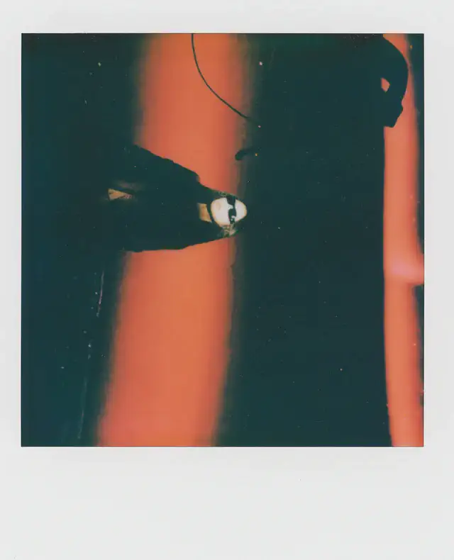 ジェニーのクリエイティビティが炸裂、レイバンと描くエディトリアルなファッションの最前線