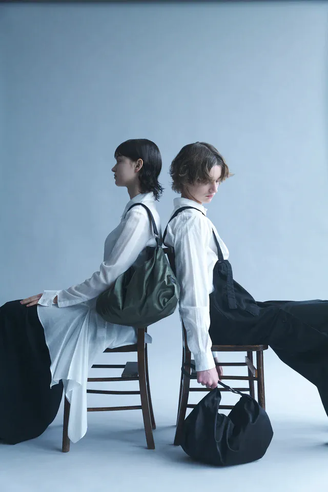 ヨウジヤマモト discord Yohji Yamamoto が描く造形美、新作バッグ3種